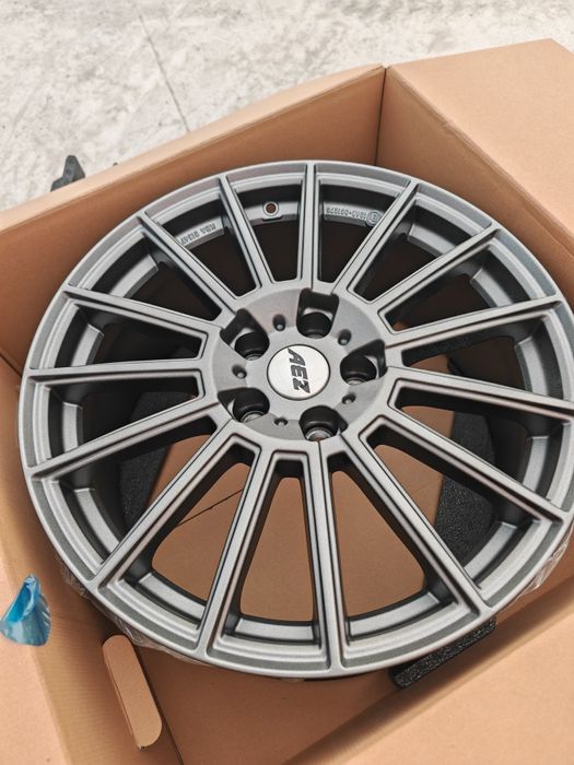 Vand jante de aliaj pe 19 pentru Tesla marca AEZ