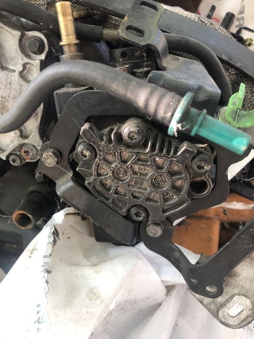 Pompa inalte Mitsubishi Outlander 2.2/ Peugeot 4007 diesel, motor