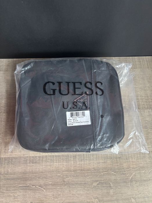 Чантичка GUESS Saffiano