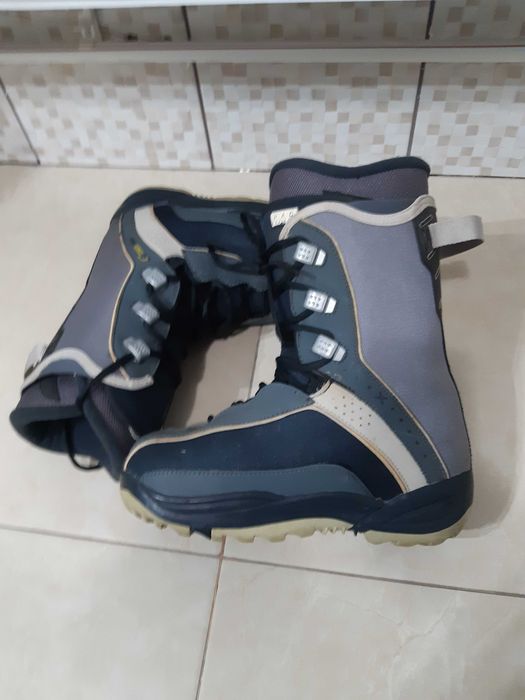 Boots snowboard Crazy Creek marimea 38 se potrivesc 37