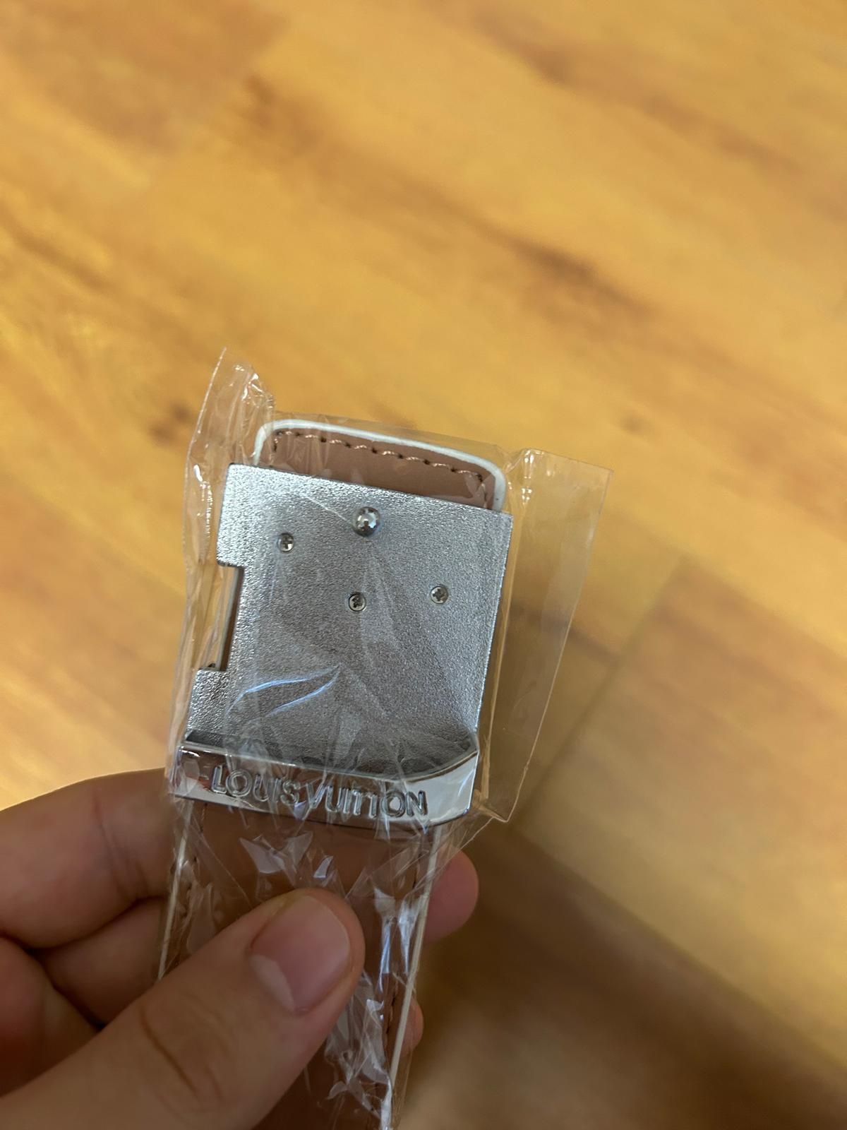 Curea Louis Vuitton LV alba cu pătrățele crem catarama gri argint