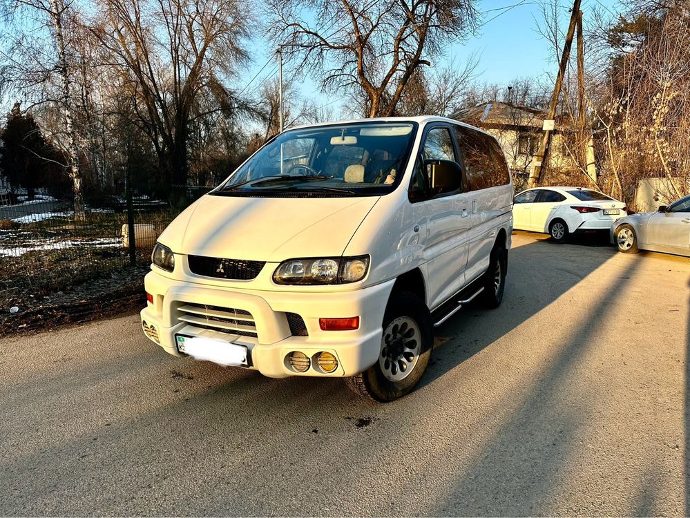 Mitsubishi DELICA