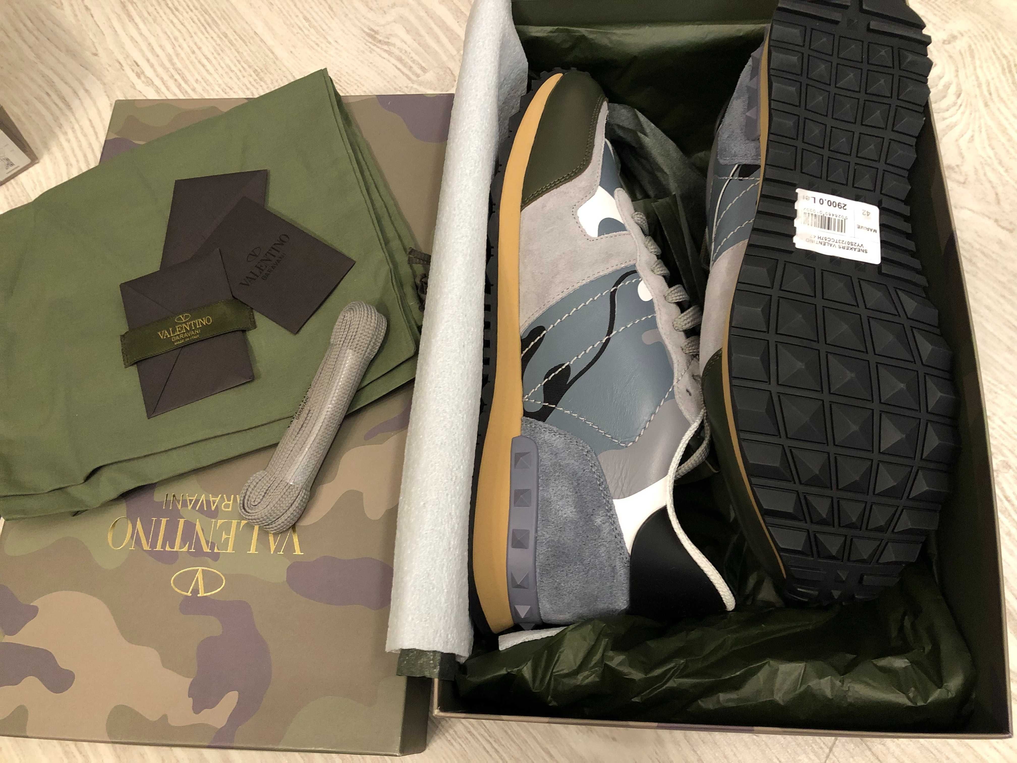 Valentino Garavani sneakers 42 autentici, full box, retail 580 euro