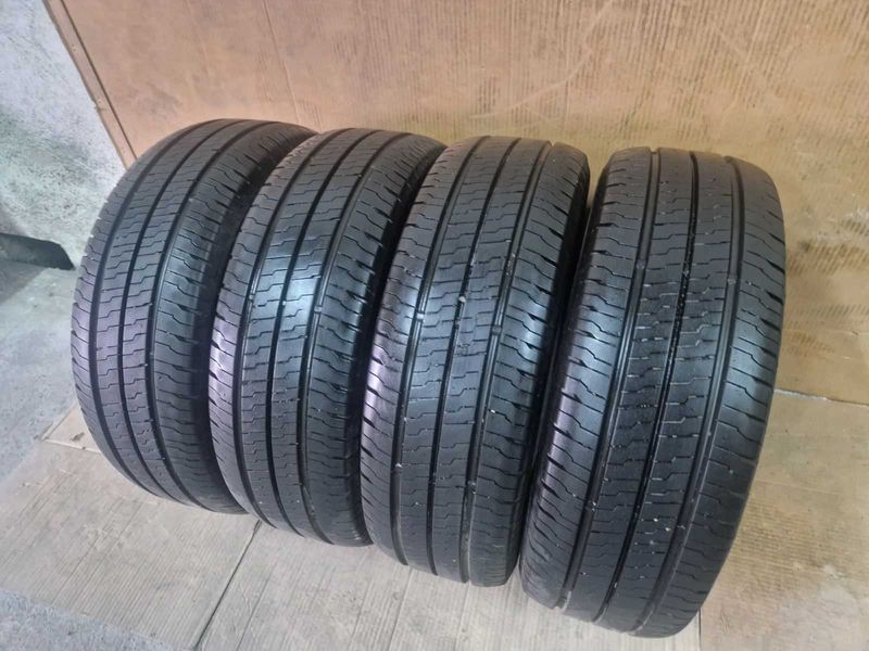 4 Continental R15 C 215/70/ 
летни бусови гуми DOT1721