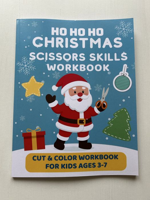 Carte cu activități de decupat de Crăciun