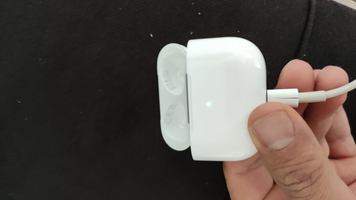 Продам оригинал кейс от Airpods 3