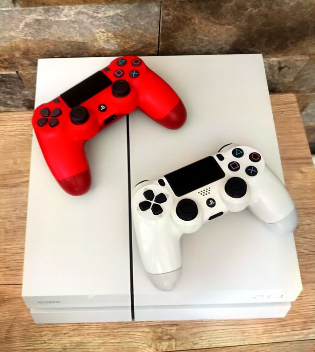 Ps4/Playstation 4 Phat White 500 GB HDD cu peste 20 joc+FC 25+2 Manete