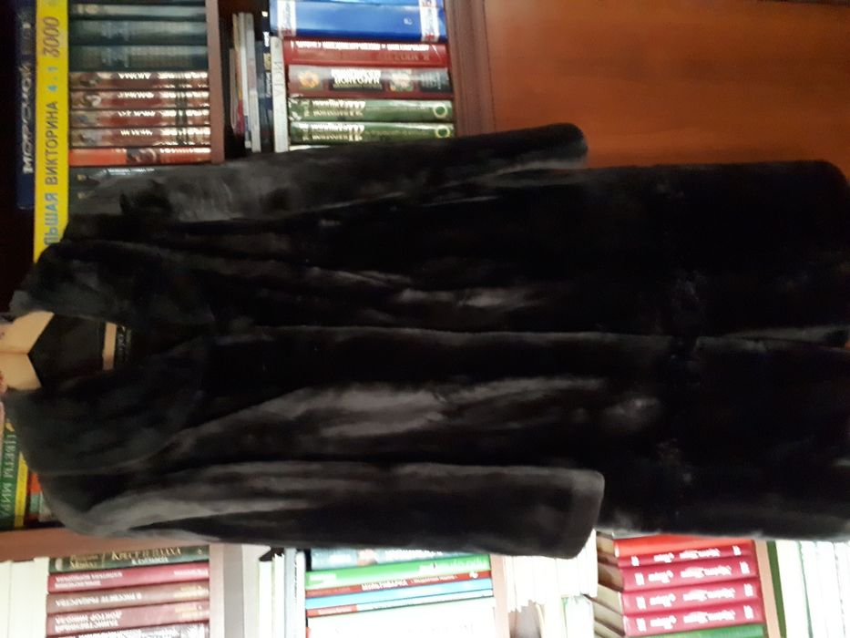 Продам мутоновую шубу.Размер 48-50.