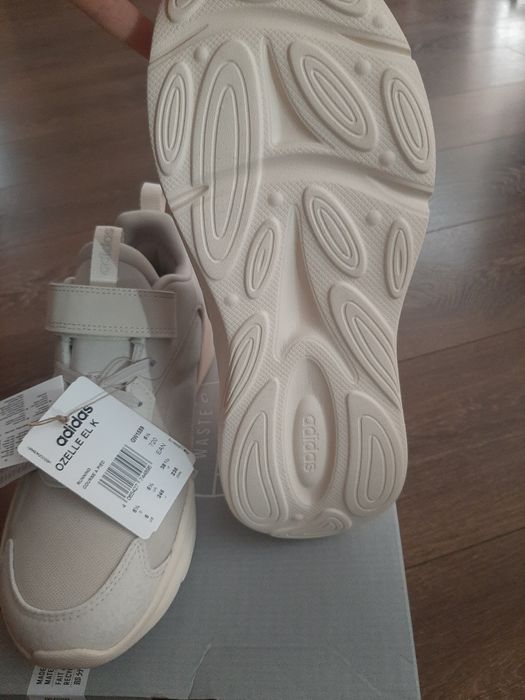 Adidas оригинални маратонки 39 номер
