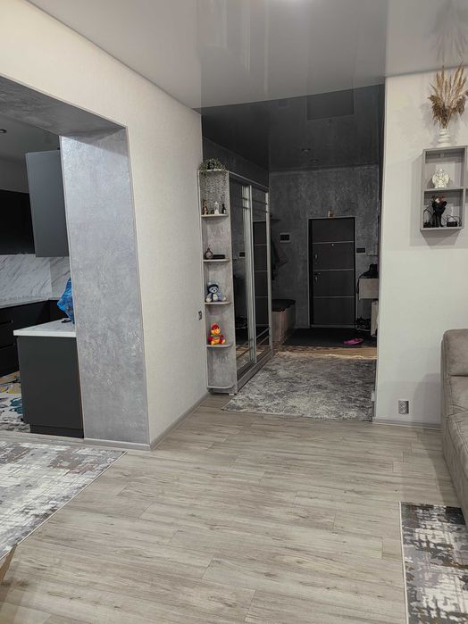 Продам квартиру из 5 комнат в  4 микрораоне