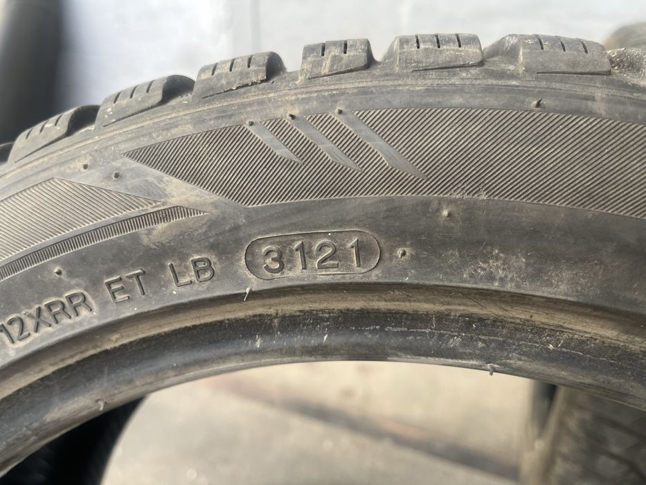 2 бр. зимни гуми 225/45/17 Laufen DOT 3121 5/6 mm