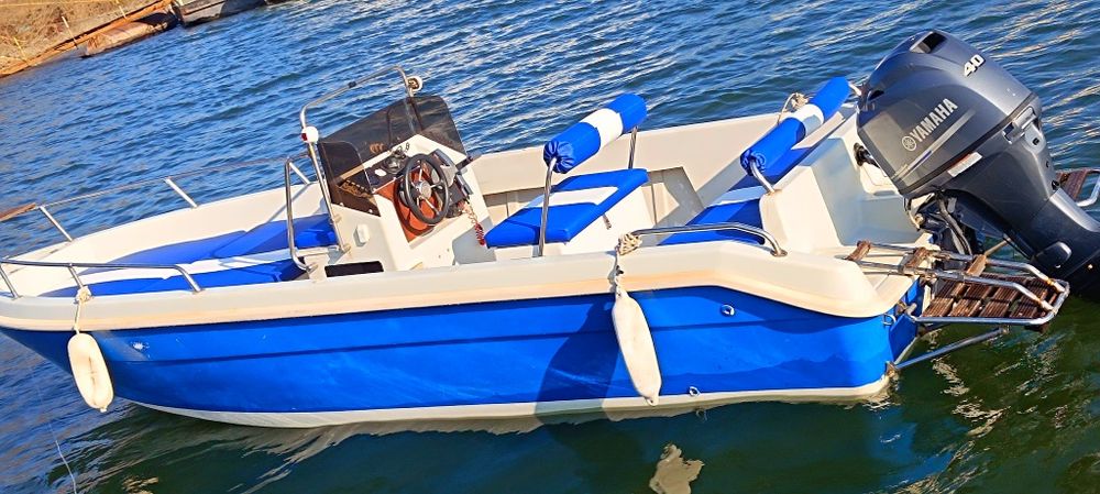Barca Lazzari + motor