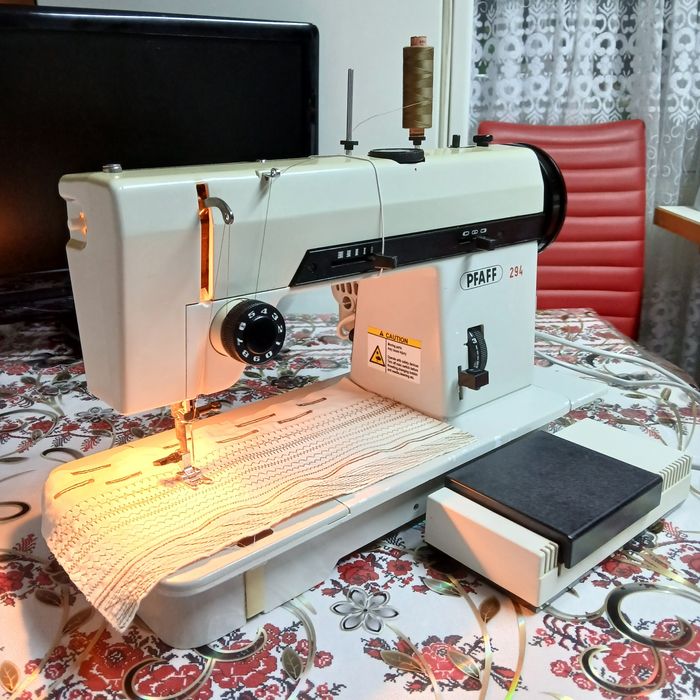 Masina de cusut PFAFFcu graifar industrial rotativ si multiple operati