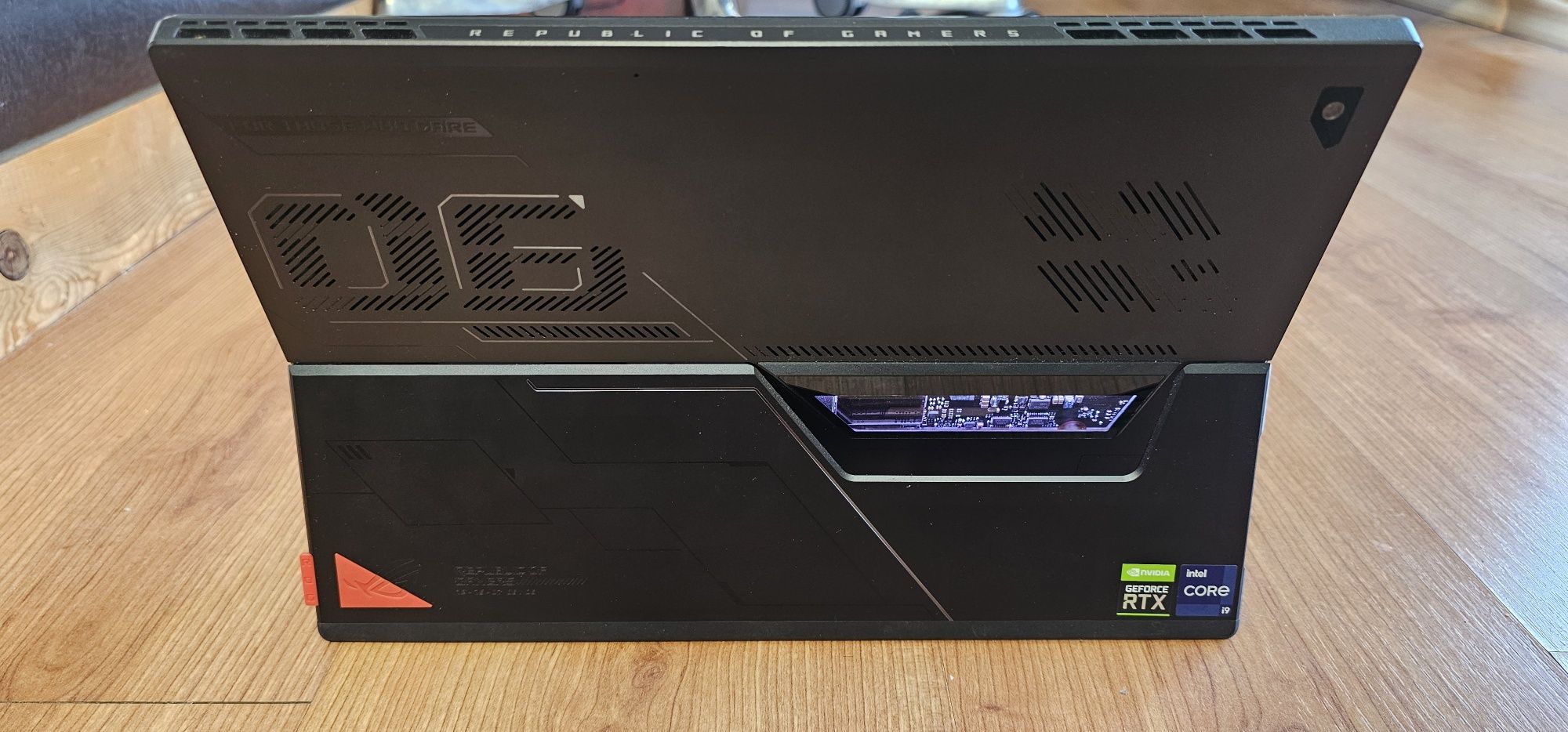 Gaming laptop tablet Геймърски лаптоп таблет Asus Rog Flow Z13