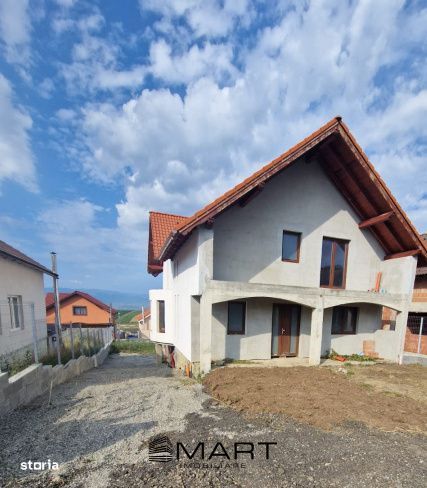 Casa la rosu in Sura Mare