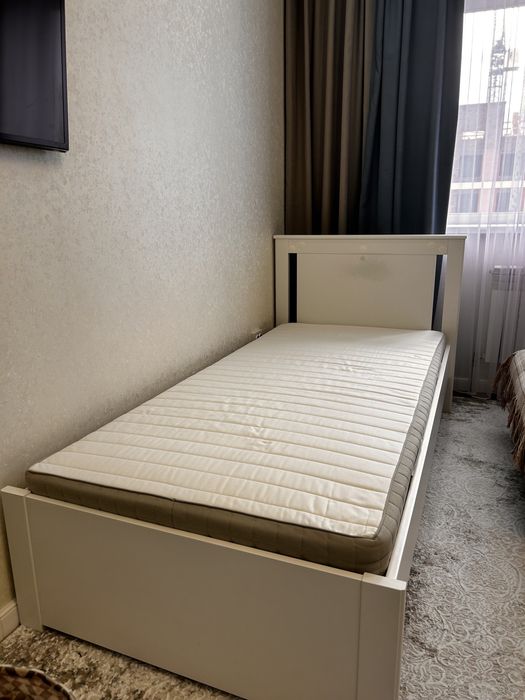 Кровать Ikea подростковая 90*200
