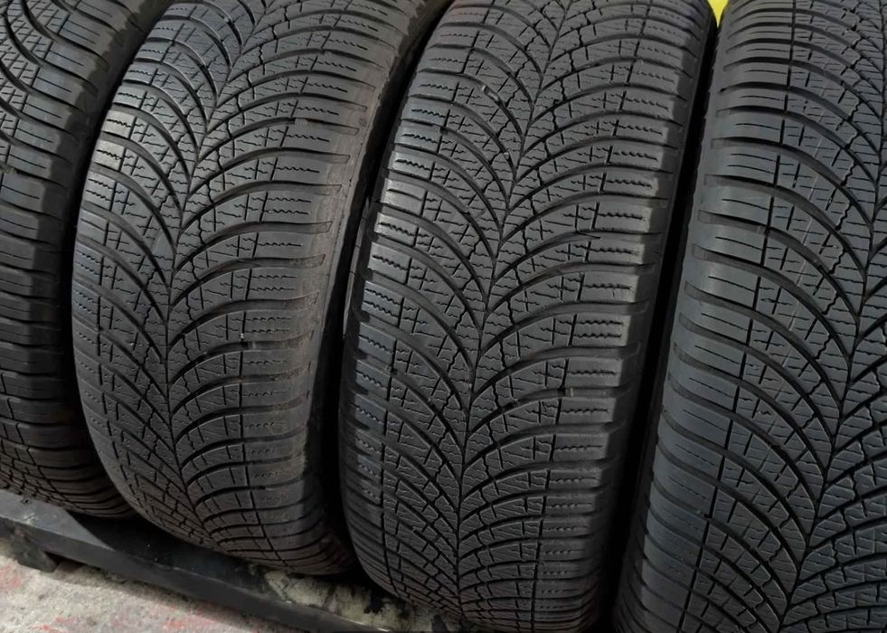 Anvelope aproape noi pe dimensiunea 215 55 17 900 roni