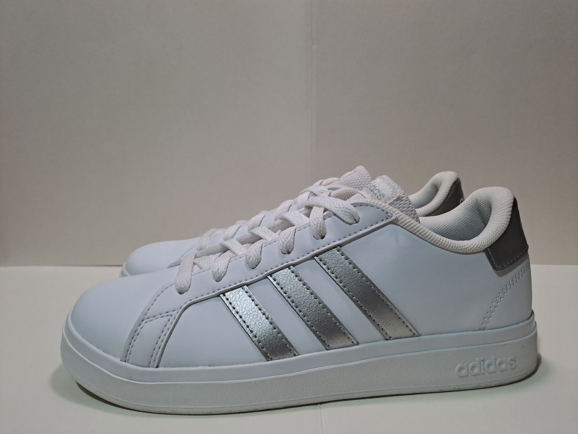 Обувки Adidas Grand Court 2.0 K