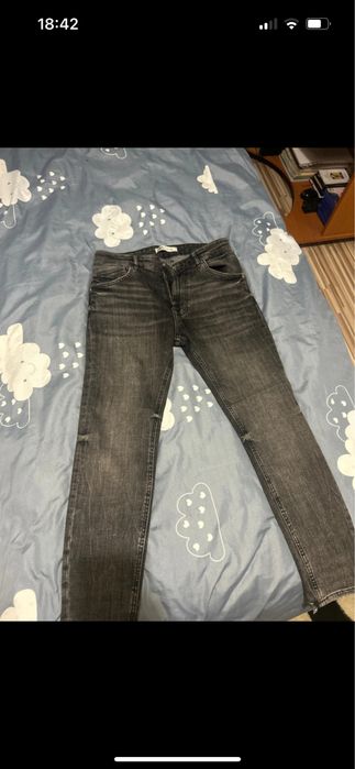 2 perechi de blugii o geaca de blugii si 2 hanorace