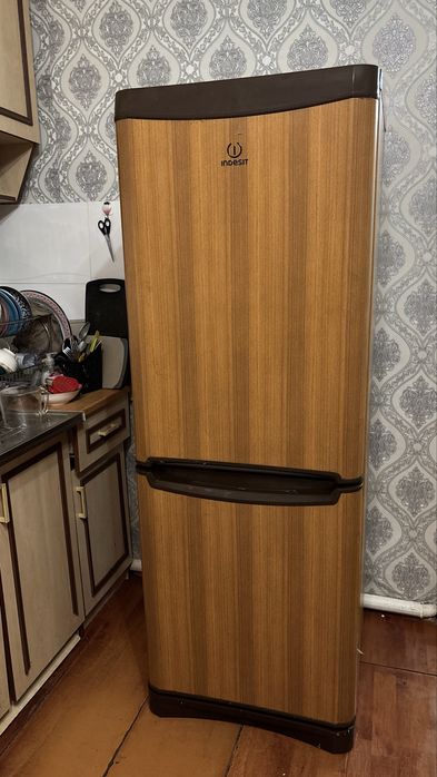 Продам холодильник