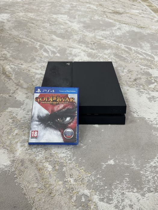 Продам Sony Playstation 4