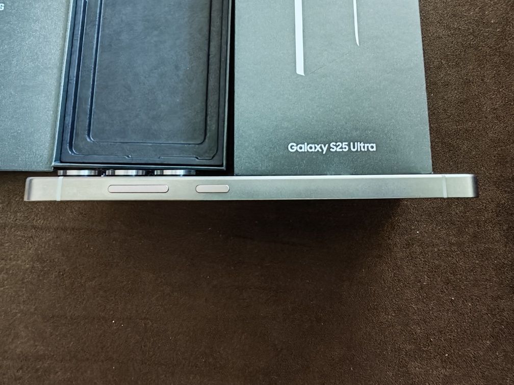 Samsung Galaxy S25 Ultra 12/512Gb нов