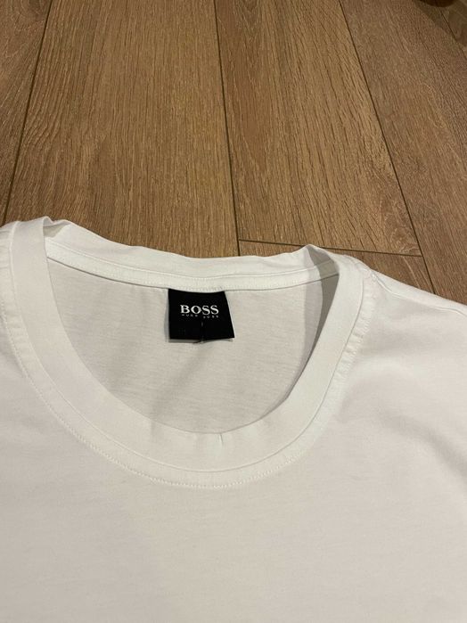 Оригинална HUGO BOSS тениска, бяла, размер: L