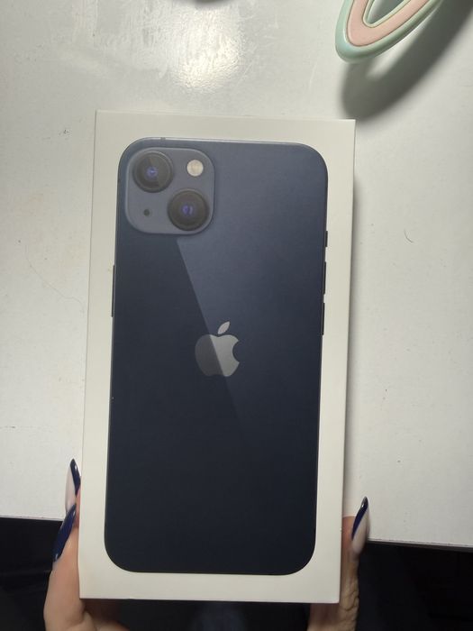 iPhone 13 Midnight blue