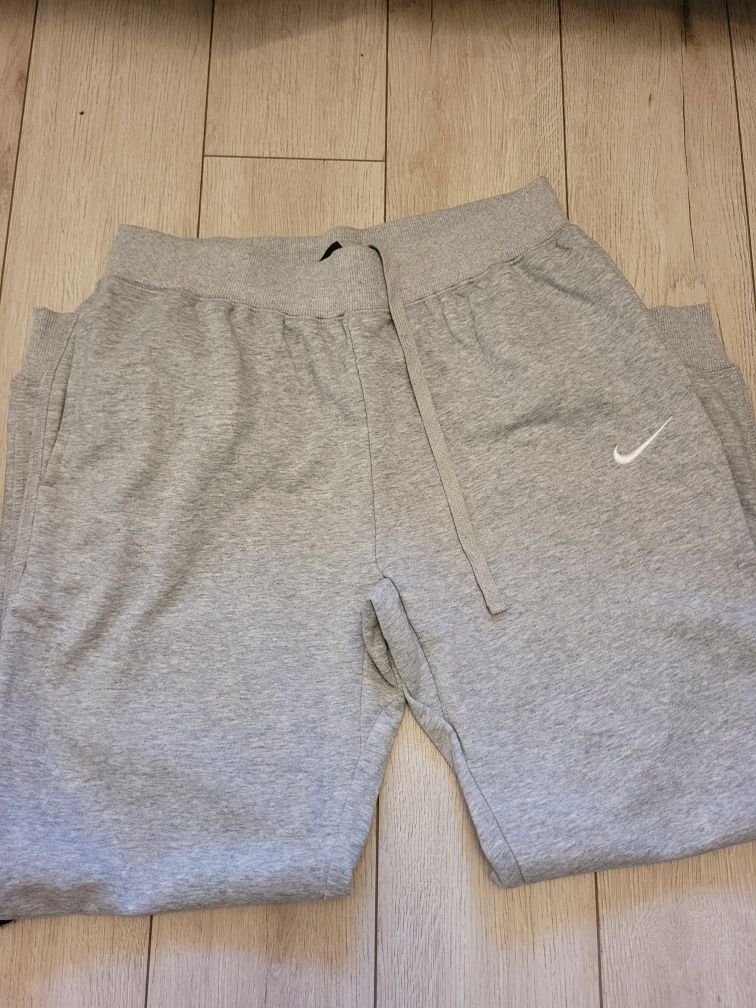 3 долнища на Nike размер Л