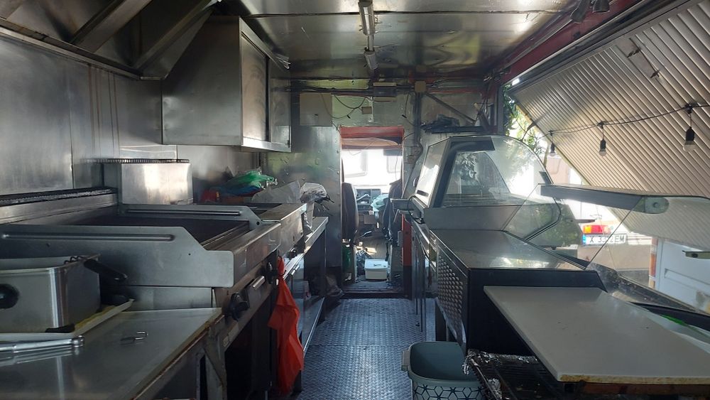 Кемпер оборудван  с професионална  кухня на газ.