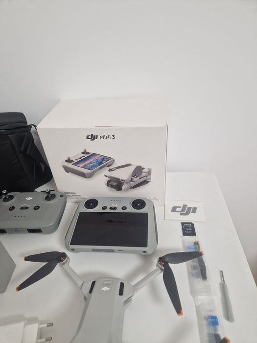 Dji mini 3 fly more combo perfecta cu 2 controler