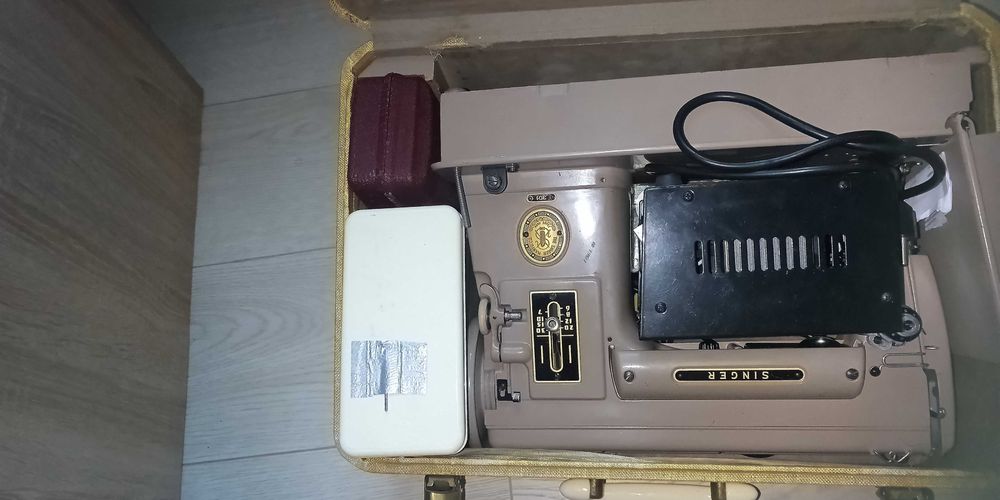 Masina de cusut Singer