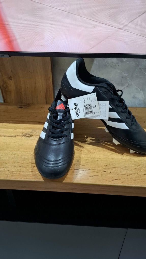 Новые футбольные бутсы Adidas