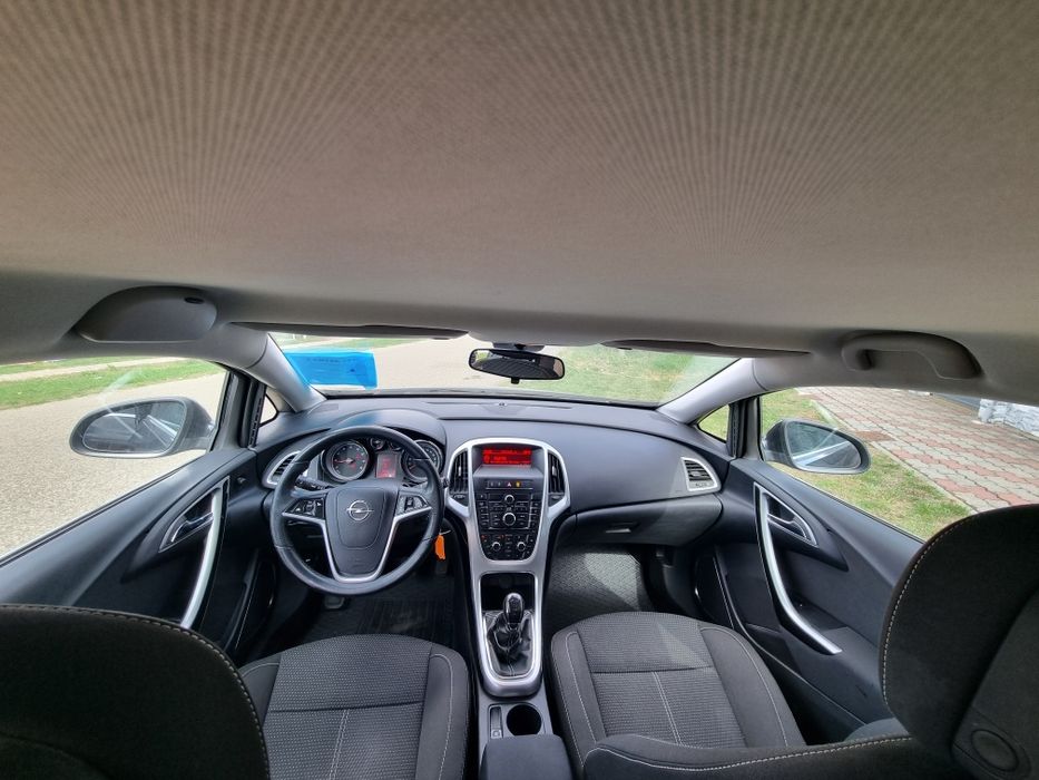 Opel Astra J Turbo 140 CP 2011