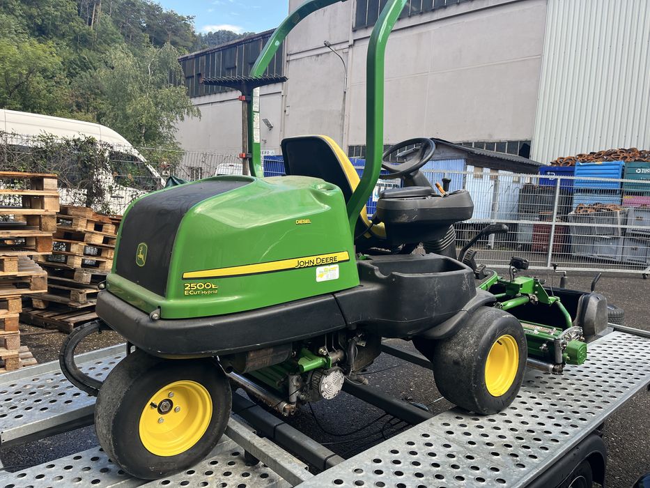 John Deere 2500E E-cut Hybrid