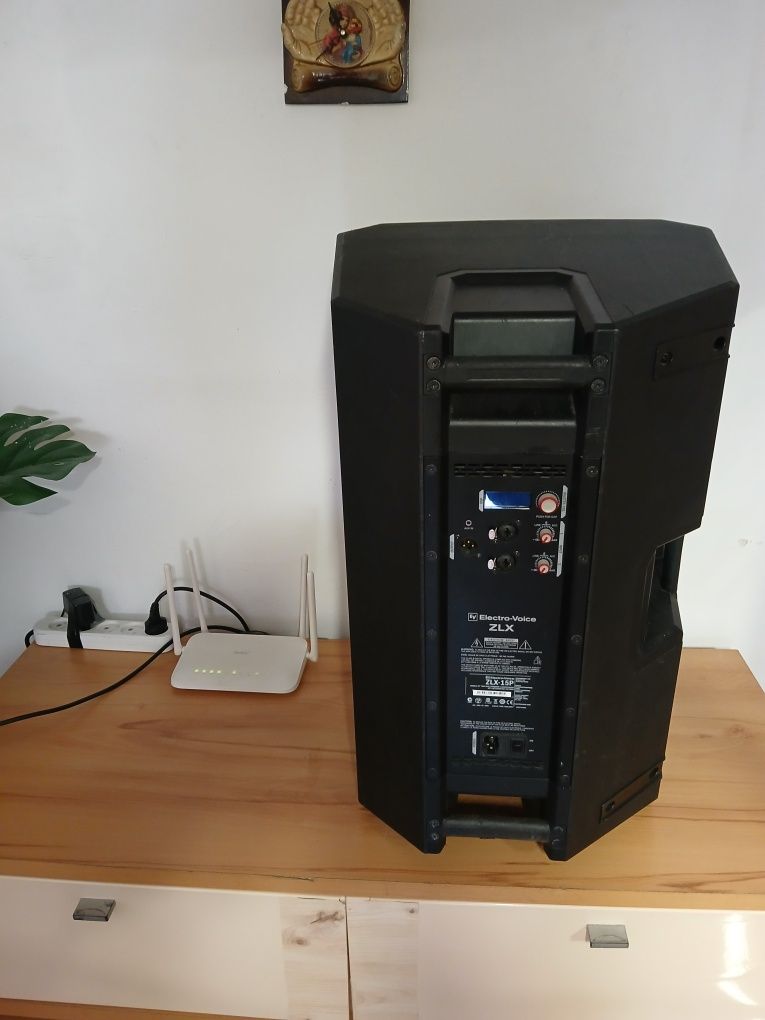Vând boxă activă ev zlx 15p 2200 lei neg