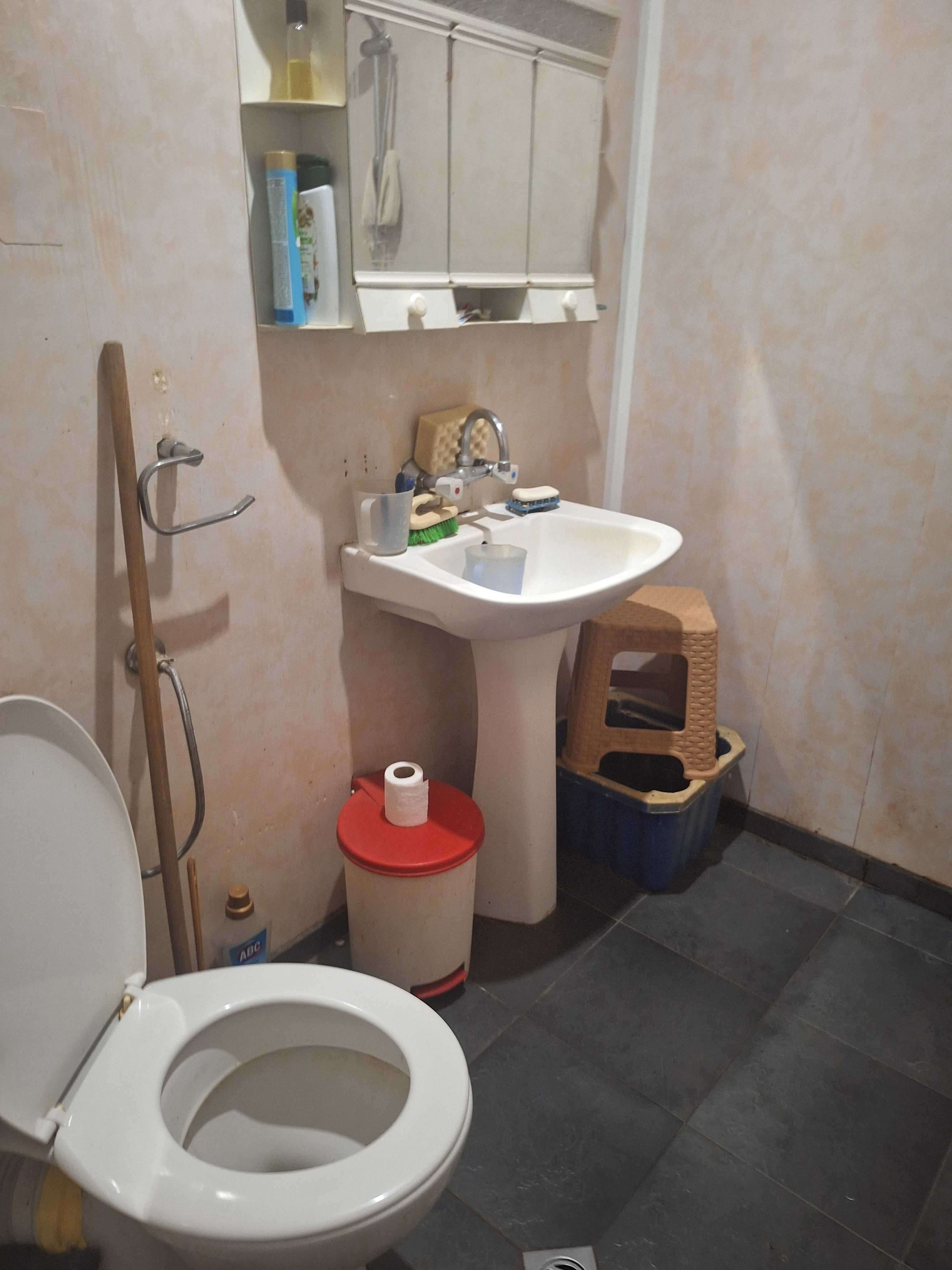 Продавам гарсониера, преустроена в двустаен в кв. Изток