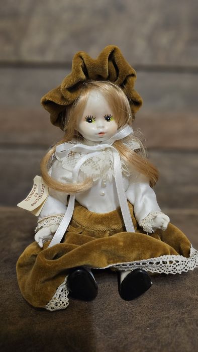 Порцеланова кукла