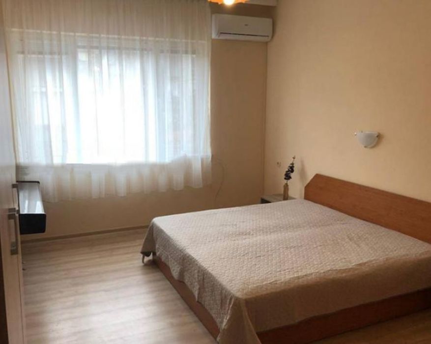 Дава се под наем Тристаен апартамент в Пловдив, Център - 110 кв.м за 490 € - Снимка #3