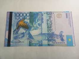 Банкноты 10000 тенге, 1,2,5,10,20,50 долларов, сувенирные.