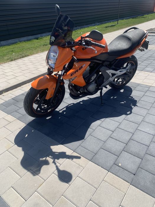 Kawasaki ER-6n.