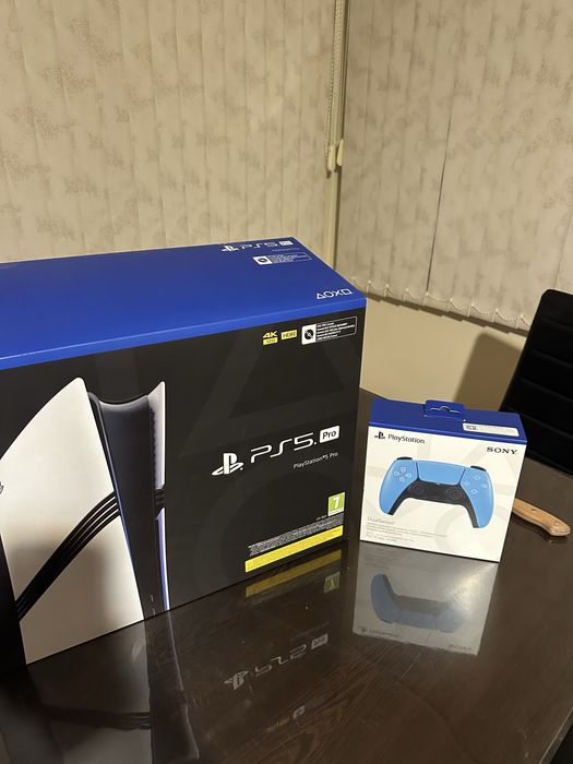 PlayStation 5 pro с 2 контролера