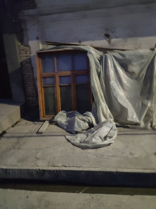 Taxta eshik va Rom sotiladi