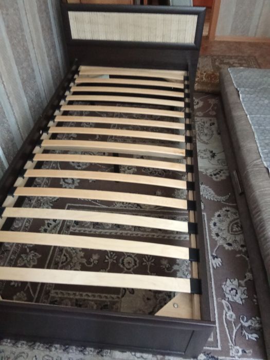 Продам кровать полуторка