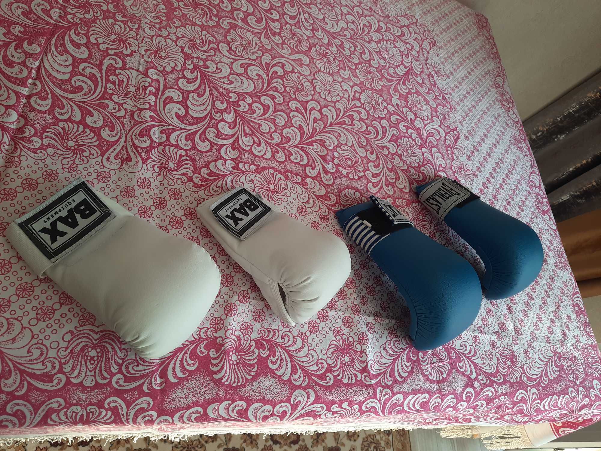 Продам 2 пары боксерских перчаток, детских, цена за 2 пары -9600 тенге
