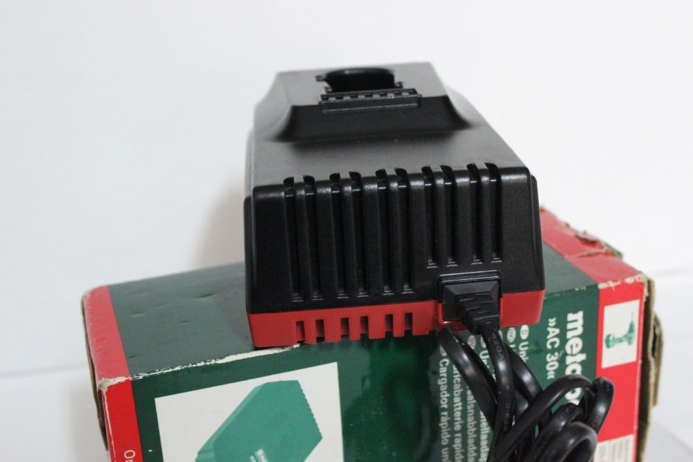 Jocuri Incarcator Charger  AEG 12V