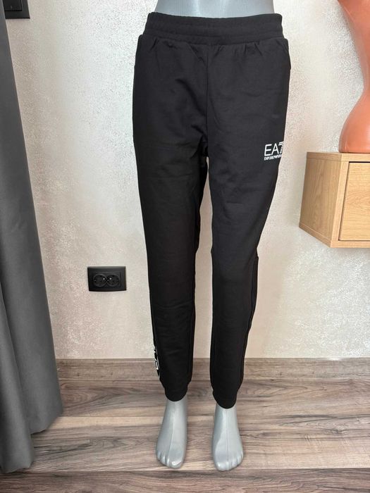 ново оригинално долнище EA7 Emporio Armani
