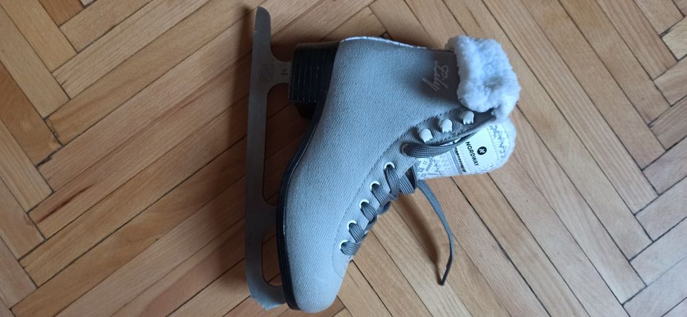 Коньки фигурные женские 36 размер