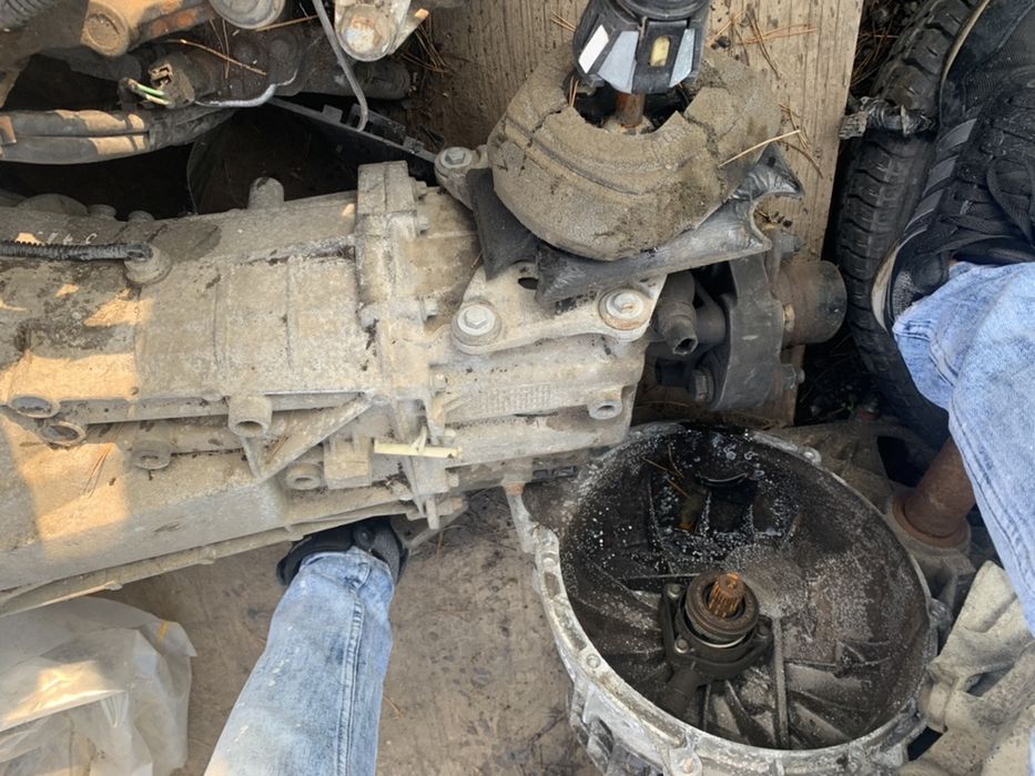 Vand cutie ford tranzit 2.4 tdci6+1 trepte in perfecta stare de