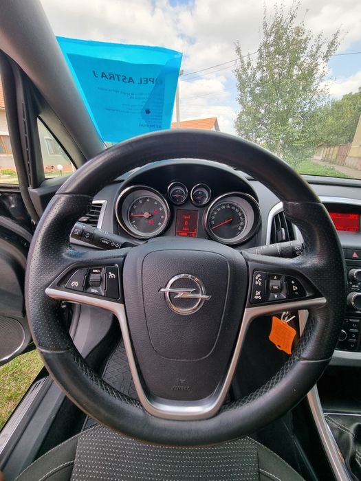 Opel Astra J Turbo 140 CP 2011